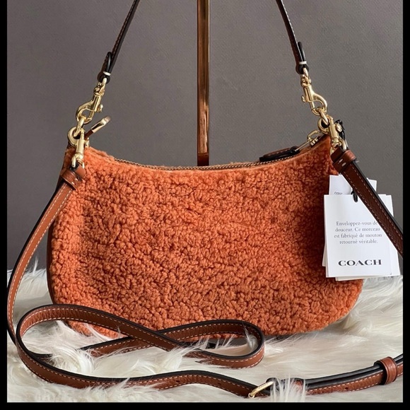 CE557 - Coach Teri Shoulder Bag with Coach Motif - Picture 7 of 14